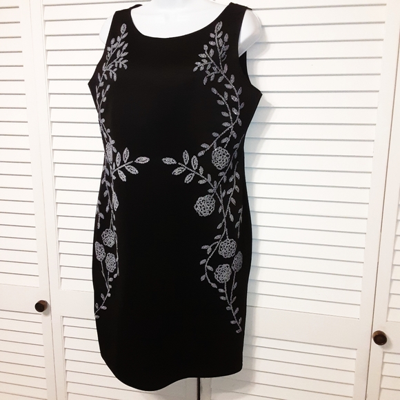 RONNI NICOLE Sequined & Stretchy Pullover Dress - Picture 9 of 14